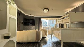 1 bedroom, desk, iron/ironing board, WiFi