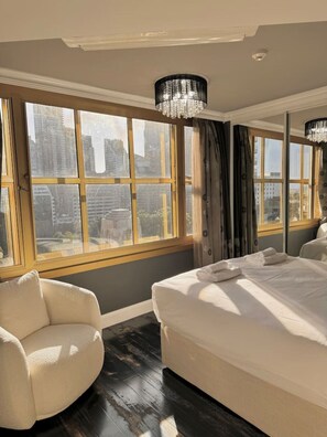 1 habitación, escritorio, tabla de planchar con plancha y wifi