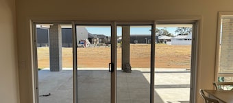 LARGE 6 BEDROOM HOME - SLEEPS 12 - 3 MINUTE DRIVE TO LAKE MULWALA