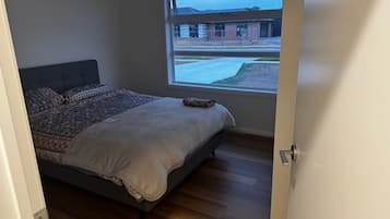 6 bedrooms, WiFi, bed sheets
