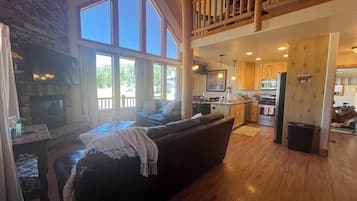 Smart-TV, Kamin, DVD-Player