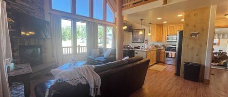 Smart-TV, Kamin, DVD-Player