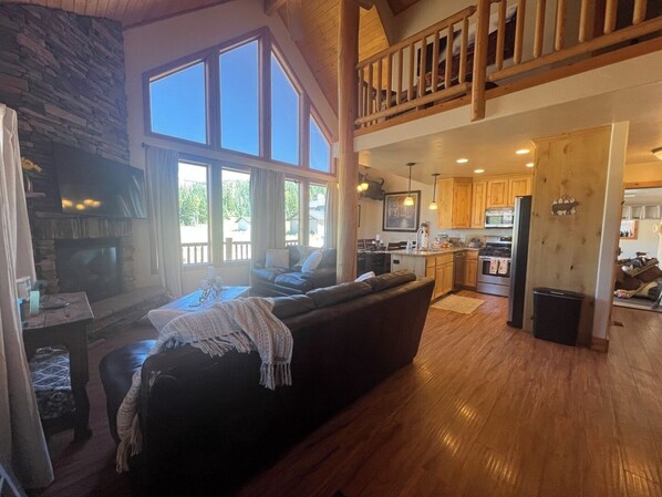 Smart TV, fireplace, DVD player