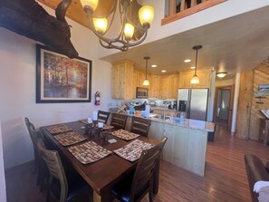 Dining - Brian Head Ski Ranch minutes to Ski Slopes-3/3bath (Brian Head)