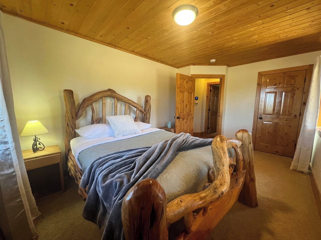 3 slaapkamers, een strijkplank/strijkijzer, gratis wifi, beddengoed