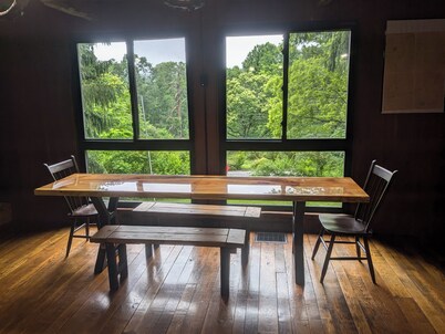 4-bedroom Rustic secluded cabin in fabulous Bedford with WiFi