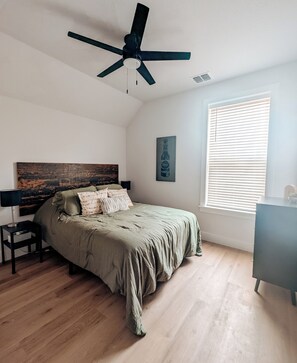 1 chambre, fer et planche à repasser, Wi-Fi gratuit, draps fournis