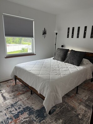 3 Schlafzimmer, Schreibtisch, Bügeleisen/Bügelbrett, Reisekinderbett