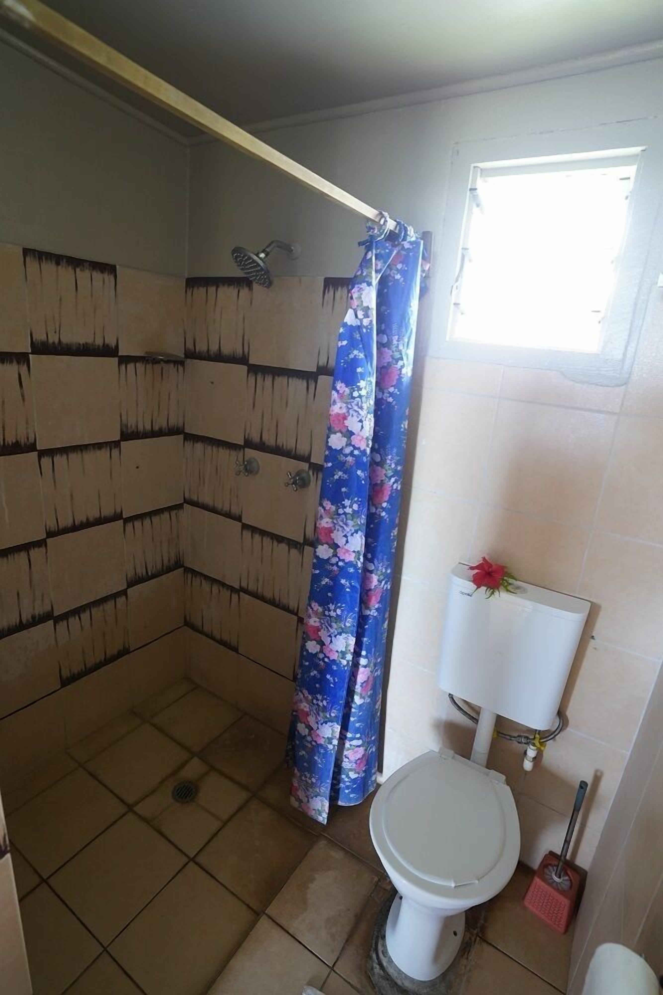 Studio de base, vue sur la mer | Salle de bain | Douche, serviettes fournies, savon, shampooing