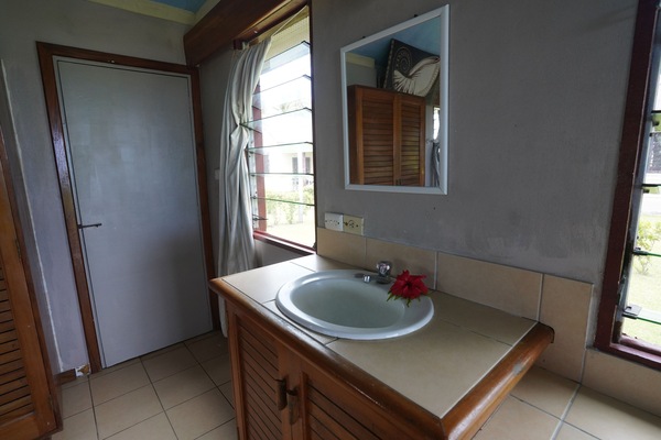 Basic Oda, Kısmi Deniz Manzarası | Banyo | Duş, havlu, sabun, şampuan