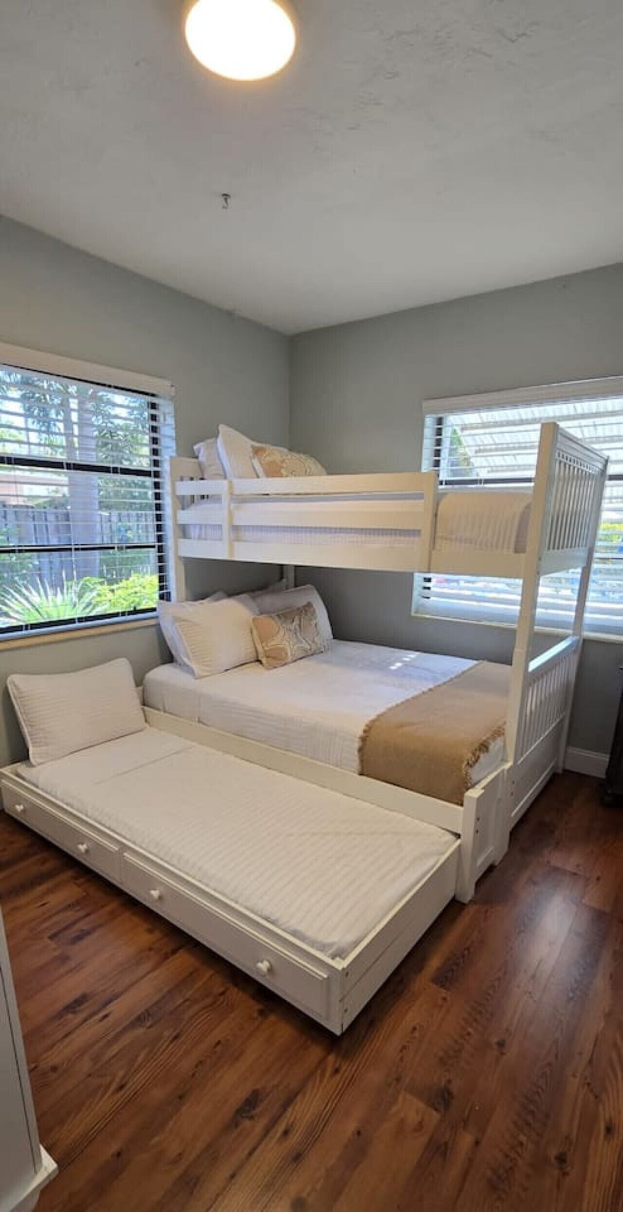 2 bedrooms, iron/ironing board, travel cot, free WiFi