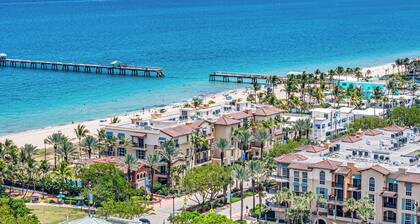 Steps to Beach, Private Pool + Walk to Dining & Nightlife, 15 Mins to Airport