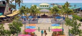 Steps to Beach | Pool + Walk to Dining & Shopping