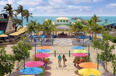 Steps to Beach | Pool + Walk to Dining & Shopping