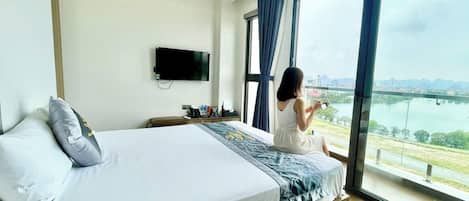 Deluxe-dobbeltværelse - balkon - byudsigt | Mørklægningsgardiner, lydisolering, strygejern/strygebræt, gratis Wi-Fi