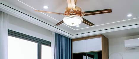 Quarto casal superior, vista para a cidade | Cortinas blackout, quartos à prova de som, ferros/tábuas de passar roupa