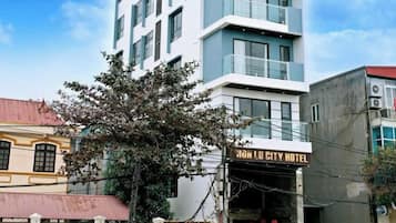 Vista frontal de la propiedad