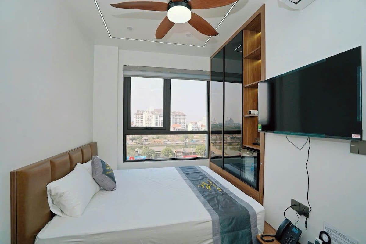 Blackout curtains, soundproofing, iron/ironing board, free WiFi