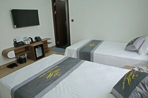 Deluxe Twin kamer, uitzicht op stad | Een minibar, een laptopwerkplek, verduisterende gordijnen