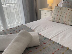 2 bedrooms, iron/ironing board, Internet