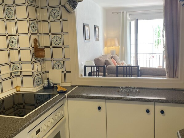 Fridge, microwave, oven, coffee/tea maker - Homely Home Plaza de los Naranjos, Old Town (Marbella)
