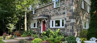 Beautiful English cottage close to ski mountains and all winter activities