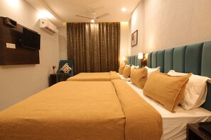 Desk, laptop workspace, soundproofing, free WiFi