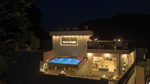 室外游泳池