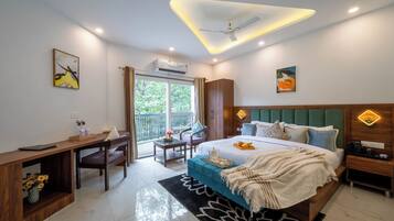 Executive-Zimmer, Balkon, Hügelblick | Schallisolierte Zimmer, kostenloses WLAN