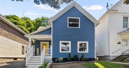 4-bedroom house in charming Rochester with WiFi, AC, washer/dryer.