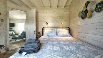 Bügeleisen/Bügelbrett, Reisekinderbett, kostenloses WLAN, Bettwäsche