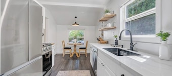 East Sac Super Charmer! 3+3 Cozy & Comfortable in safe neighborhood!
