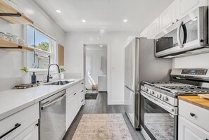 Mikrowelle, Ofen, Herdplatte, Geschirrspüler