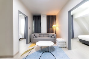 Suite (A) | Living area