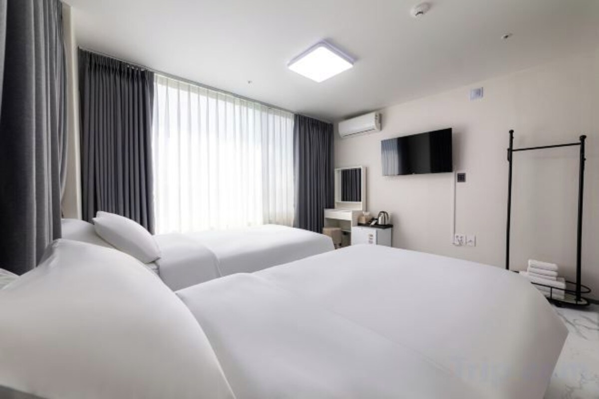 Down comforters, blackout drapes, WiFi (free), bed sheets