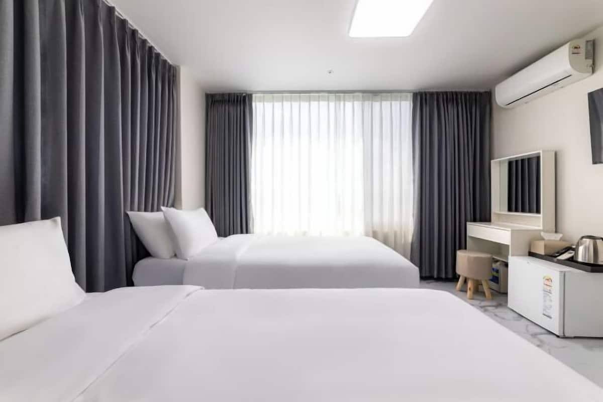 Couette en duvet d'oie, rideaux occultants, Wi-Fi gratuit, draps fournis