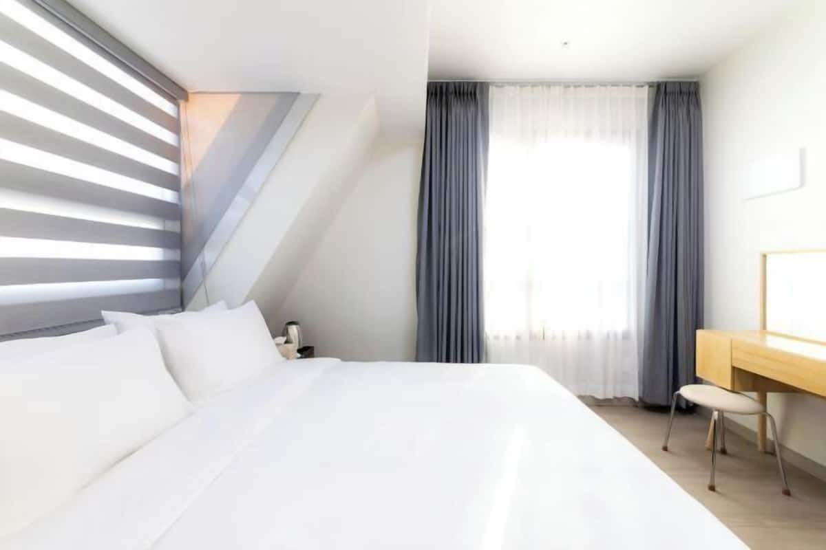 Down comforters, blackout drapes, free WiFi, bed sheets