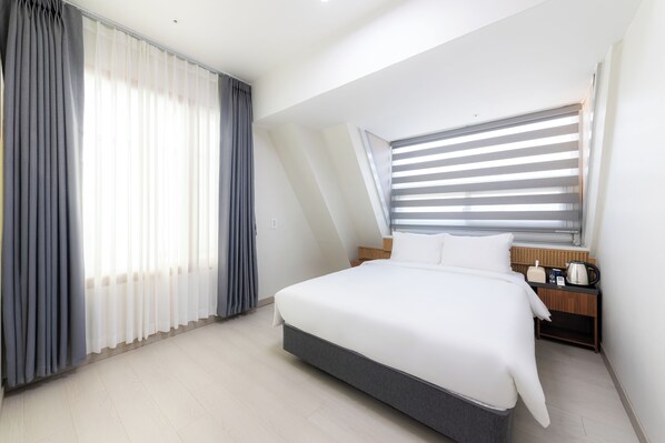 Couette en duvet d'oie, rideaux occultants, Wi-Fi gratuit, draps fournis