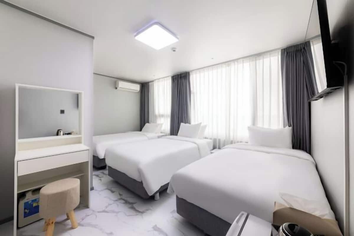 Couette en duvet d'oie, rideaux occultants, Wi-Fi gratuit, draps fournis