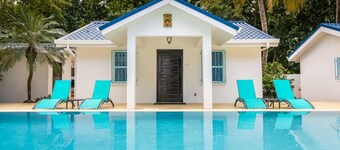 Entire 3-house Villa in San Pedro, Belize 14 guests, 8 beds, 4 baths WiFi, AC