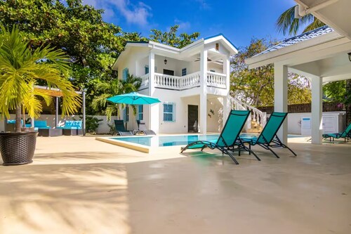 Entire 3-house Villa in San Pedro, Belize 14 guests, 8 beds, 4 baths WiFi, AC