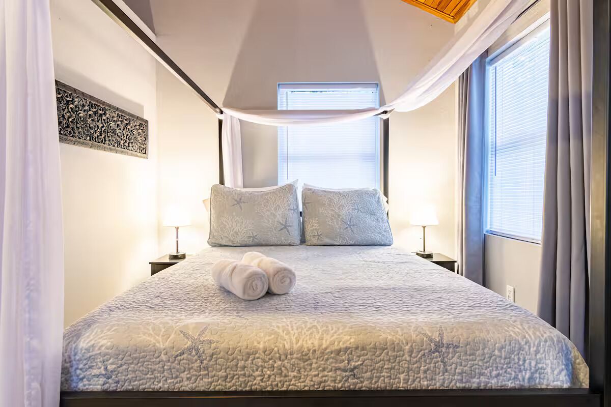 6 habitaciones, tabla de planchar con plancha, wifi y ropa de cama 