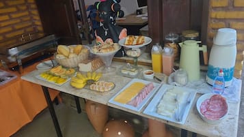 Ilmainen päivittäinen buffetaamiainen
