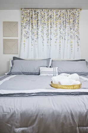 3 bedrooms, iron/ironing board, WiFi, bed sheets