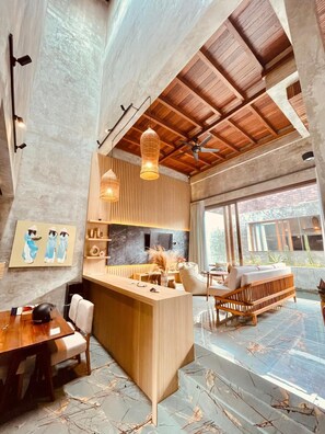 Deluxe-Villa, Poolblick | Esszimmer