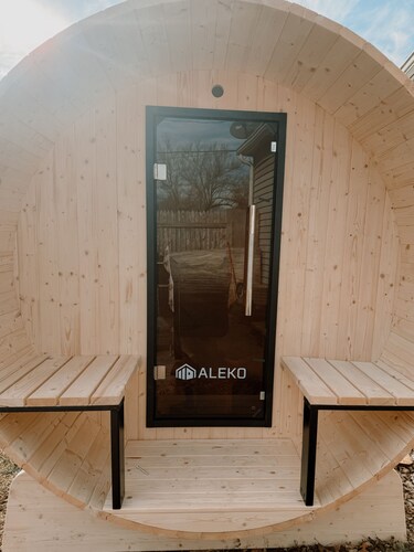 Small town stay surrounded by bigger cities.