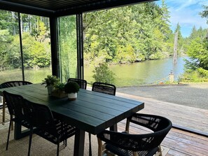 Dining - Private Lakefront *180° Lake View & Dock (North Bend)