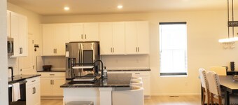 Spacious 4-bedroom house in wonderful Commerce-City,