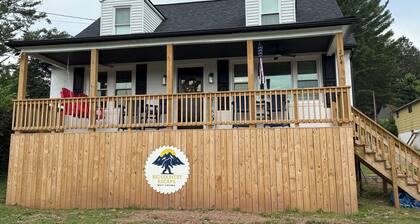 Big Country Escape - Spacious & Cozy Family Retreat Near Hatfield & McCoy Trails