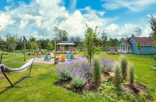 Reunion Cottages,  5 minutes walking to beach entrance & Stanhope Golf Course.